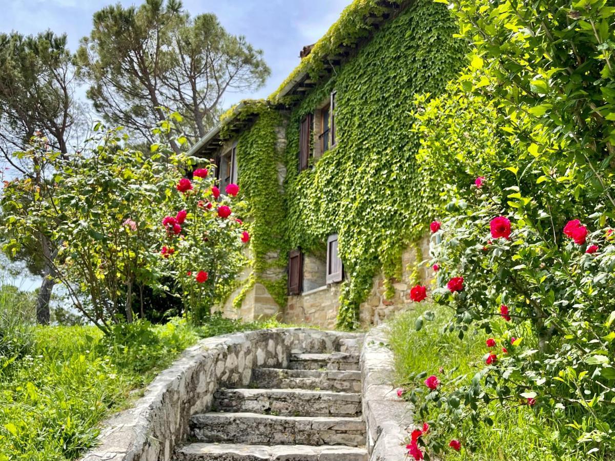 La Panoramica Gubbio - Maison De Charme - Casette E Appartamenti Self Catering Per Vacanze Meravigliose! Exteriör bild