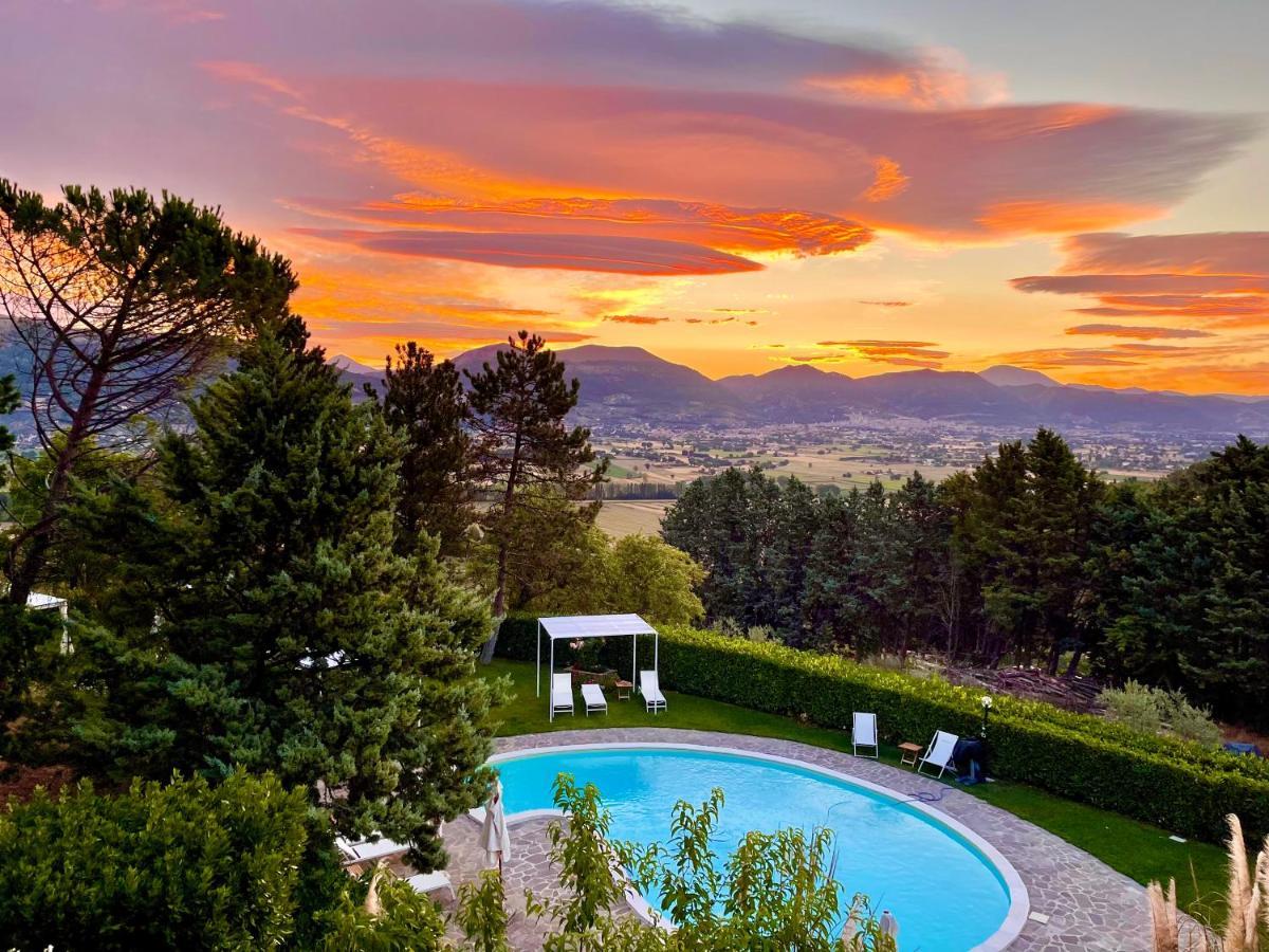 La Panoramica Gubbio - Maison De Charme - Casette E Appartamenti Self Catering Per Vacanze Meravigliose! Exteriör bild